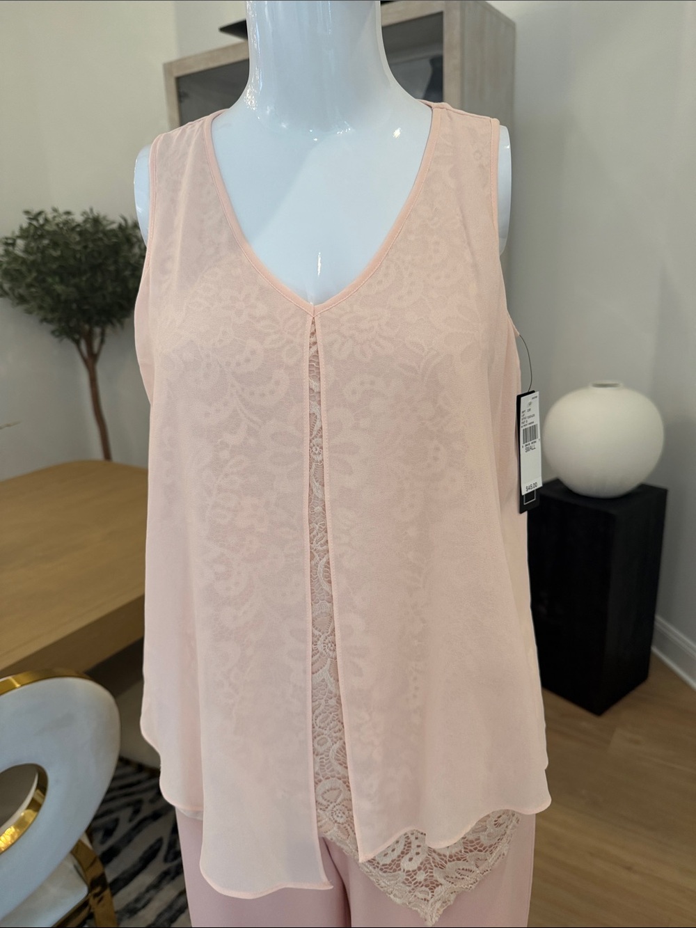 Women's Lace-Trim Sleeveless V-Neck Top - Blush Pink